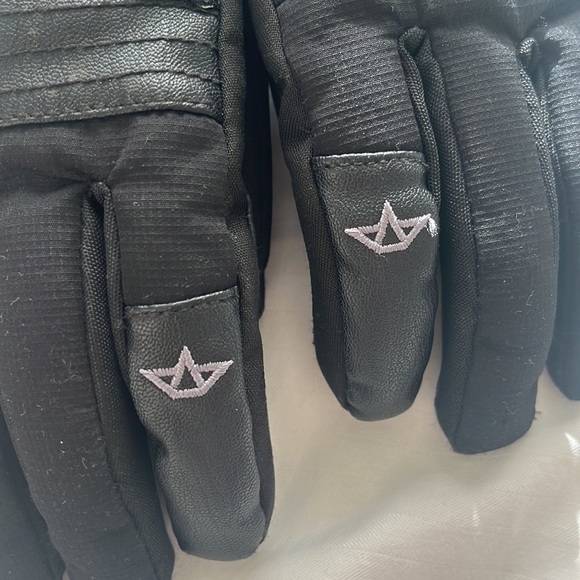 CELTEK premium black insulated ski/ snowboarding gloves with sequin trim - Picture 2 of 7